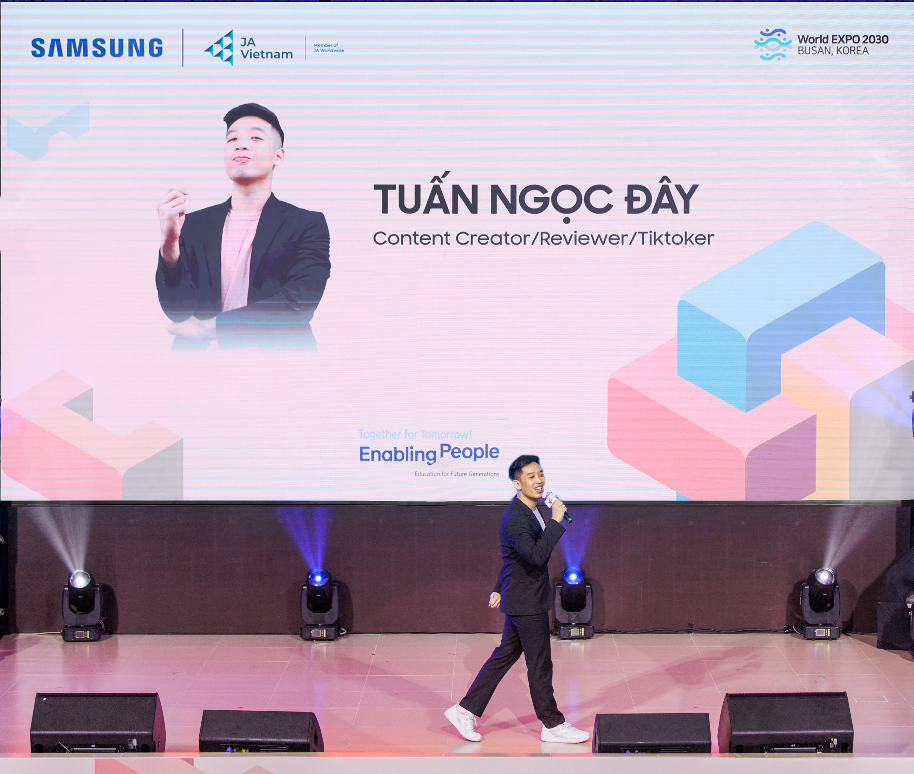 Nhoắng cái đã hết vòng 1, háo thức tới vòng 2 của Solve For Tomrrow thực sự 🤩